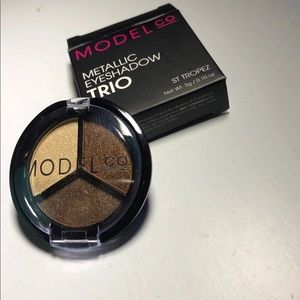 Model CO Eyeshadow Trio